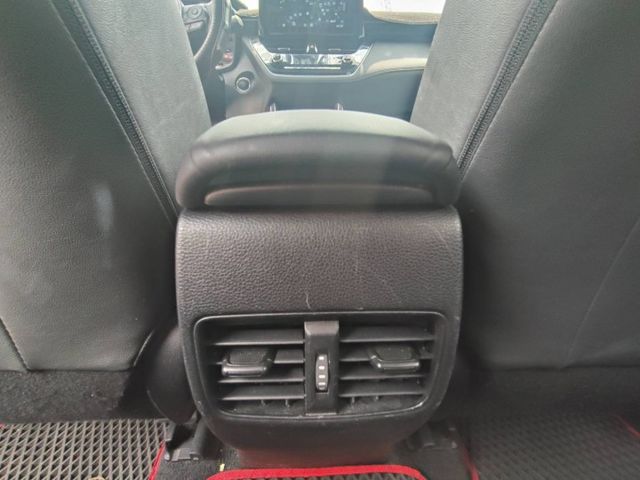 【全場認證五大保固】認證車 尊絕版 盲點偵測 LED頭燈 僅跑3萬7 CarPlay 免鑰匙 摸門 一手車庫車 原鈑件  第12張相片