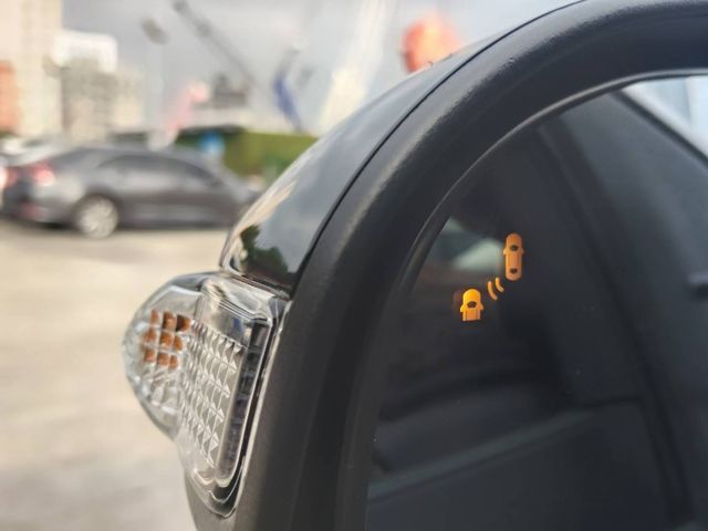 【全場認證五大保固】認證車 小改款頂級版僅跑3萬4 盲點偵測 定速 恆溫  一手車庫車 原鈑件  第8張相片