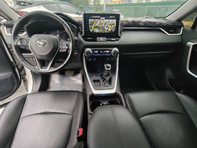 【五大保證五大保固】認證車 旗艦版 Acc CarPlay盲點 環景雙電熱椅 腳踢尾門 車側踏板 一手車 原鈑件原廠保養  第7張相片