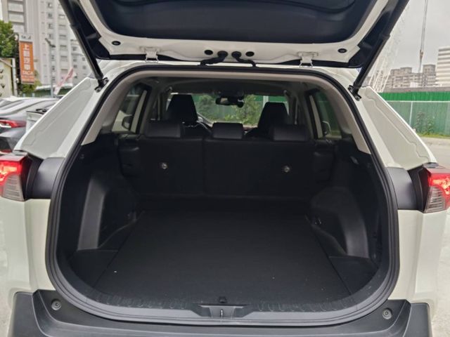 【五大保證五大保固】認證車 旗艦版 Acc CarPlay盲點 環景雙電熱椅 腳踢尾門 車側踏板 一手車 原鈑件原廠保養  第13張相片