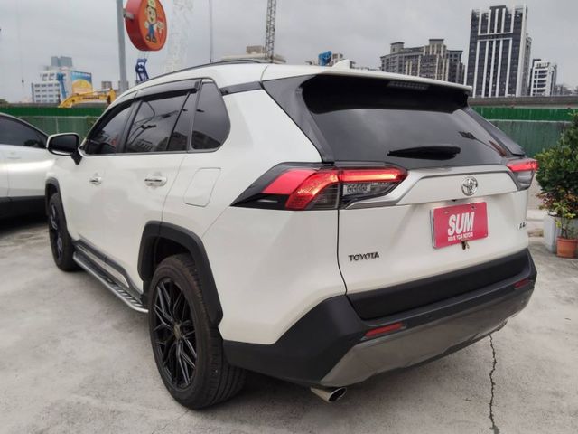 【五大保證五大保固】認證車 旗艦版 Acc CarPlay盲點 環景雙電熱椅 腳踢尾門 車側踏板 一手車 原鈑件原廠保養  第16張相片