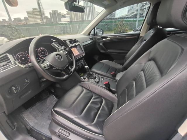 【全場認證五大保證】認證車 330TSI 4WD電動記憶座Acc CarPlay盲點360環景 腳踢尾門一手車原鈑件  第4張相片