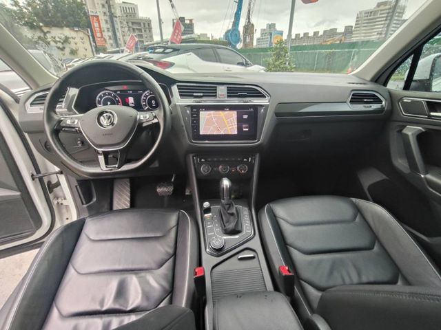 【全場認證五大保證】認證車 330TSI 4WD電動記憶座Acc CarPlay盲點360環景 腳踢尾門一手車原鈑件  第6張相片