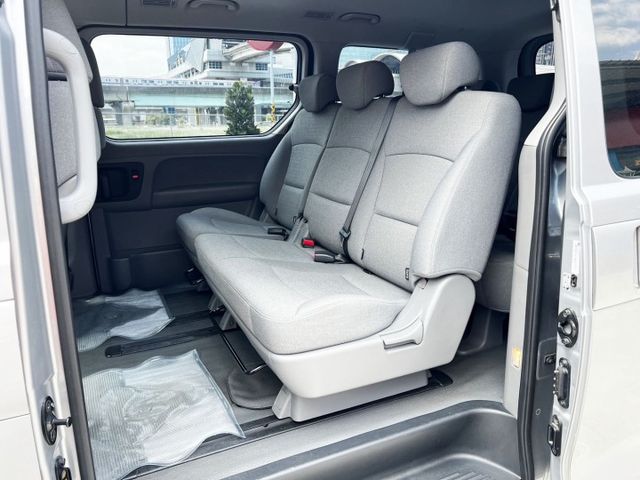 【全場認證五大保固】認證車 8人座柴油 僅跑12萬原廠保養 安卓機 車宿旅遊超方便 定速 後座出風口 一手車全車原鈑件  第13張相片