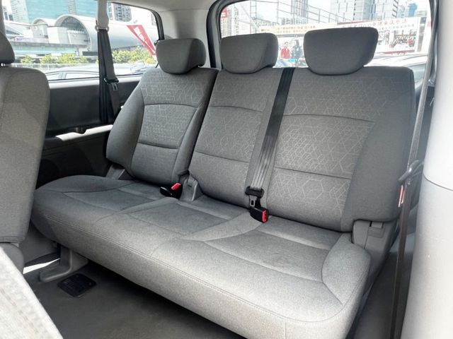 【全場認證五大保固】認證車 8人座柴油 僅跑12萬原廠保養 安卓機 車宿旅遊超方便 定速 後座出風口 一手車全車原鈑件  第15張相片