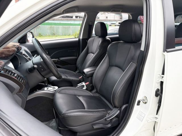 【全場認證五大保證】認證車 稀有4WD 僅跑11萬 免鑰匙 定速 循跡防滑 一手車原鈑件  第11張相片