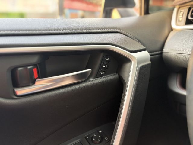 【五大保證五大保固】認證車 旗艦版 Acc CarPlay 駕駛記憶電動椅 盲點 環景 電尾門 一手車原鈑件原廠保養  第10張相片
