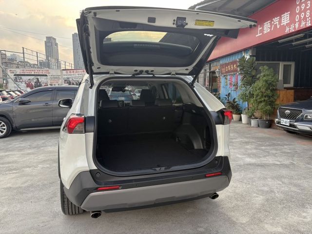 【五大保證五大保固】認證車 旗艦版 Acc CarPlay 駕駛記憶電動椅 盲點 環景 電尾門 一手車原鈑件原廠保養  第15張相片