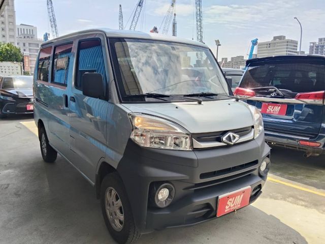 【全場認證五大保固】認證車 廂車自排A180 做生意 載人載貨 盲點偵測 保證僅跑2.5萬原廠保養 一手車原鈑件  第1張相片
