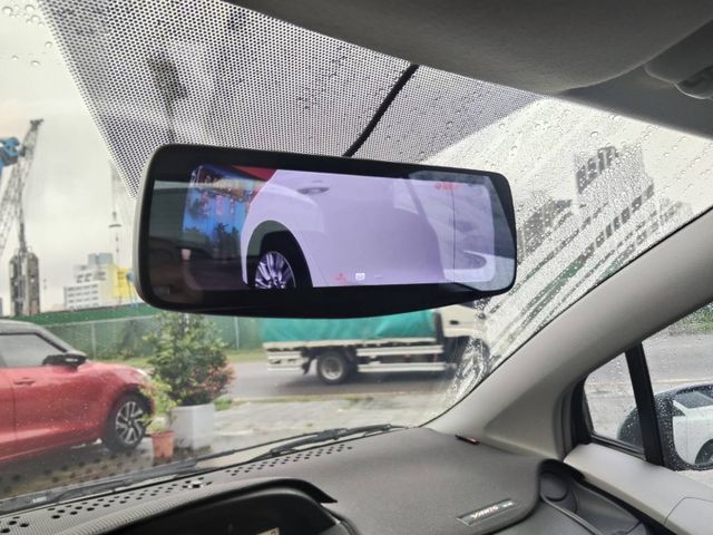 【全場認證五大保證】認證車 超優質代步小車 抬頭顯示 高效率全螢幕前後行車紀錄 八核心安卓影音 一手車  第6張相片