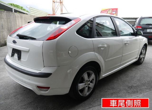 【1.8 優質代步 ★FOCUS-5D】 ✔️五門轎車款✔️後座冷氣出風口✔️省油有力✔️安全性佳✔️安全氣囊  第3張相片