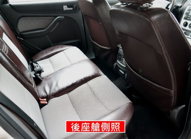 【1.8 優質代步 ★FOCUS-5D】 ✔️五門轎車款✔️後座冷氣出風口✔️省油有力✔️安全性佳✔️安全氣囊  第8張相片