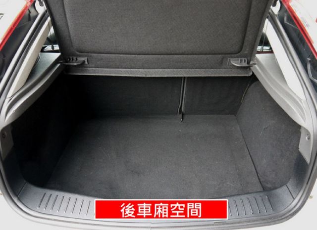 【1.8 優質代步 ★FOCUS-5D】 ✔️五門轎車款✔️後座冷氣出風口✔️省油有力✔️安全性佳✔️安全氣囊  第11張相片