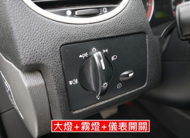 【1.8 優質代步 ★FOCUS-5D】 ✔️五門轎車款✔️後座冷氣出風口✔️省油有力✔️安全性佳✔️安全氣囊  第13張相片