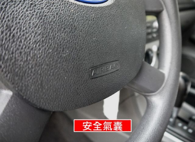 【1.8 優質代步 ★FOCUS-5D】 ✔️五門轎車款✔️後座冷氣出風口✔️省油有力✔️安全性佳✔️安全氣囊  第14張相片