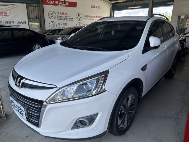 僅行駛6萬公里，車況優良，動力強勁且省油，內外設計時尚，配備環景影像系統，提供更安全便捷的駕駛體驗，是您理想的高效座駕！  第1張相片