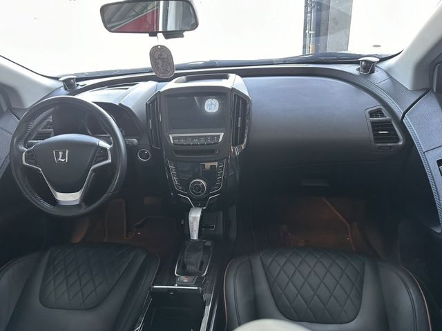 僅行駛6萬公里，車況優良，動力強勁且省油，內外設計時尚，配備環景影像系統，提供更安全便捷的駕駛體驗，是您理想的高效座駕！  第4張相片