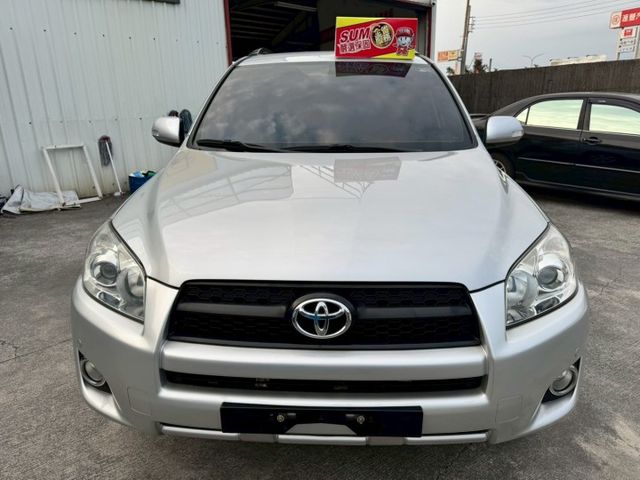 2009 RAV4，兼具實用與舒適，2.4L動力穩定，空間寬敞、視野佳，適合家庭與日常通勤，保值性高。  第2張相片