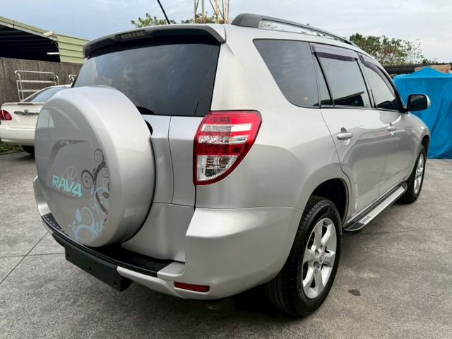 2009 RAV4，兼具實用與舒適，2.4L動力穩定，空間寬敞、視野佳，適合家庭與日常通勤，保值性高。  第4張相片
