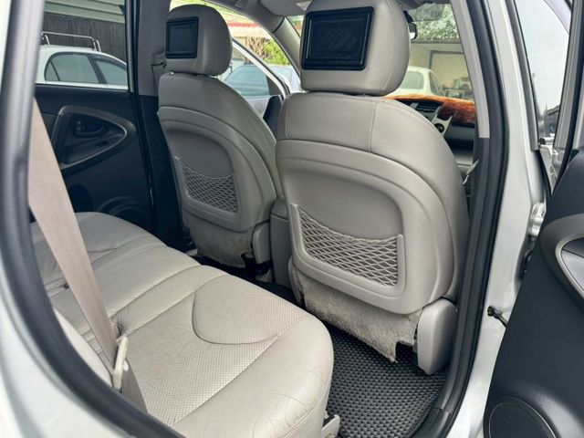 2009 RAV4，兼具實用與舒適，2.4L動力穩定，空間寬敞、視野佳，適合家庭與日常通勤，保值性高。  第12張相片