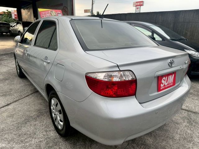 2011年VIOS外型簡約耐看，操控輕巧，省油耐用，維修便宜，妥善率高，代步通勤與新手駕駛的超值首選。  第4張相片