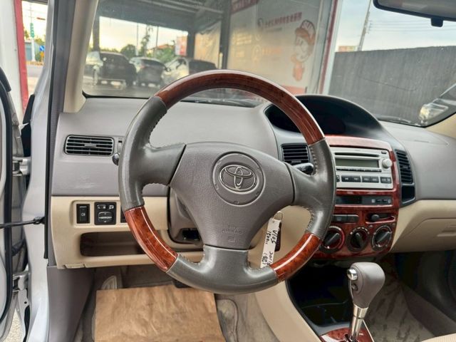 2011年VIOS外型簡約耐看，操控輕巧，省油耐用，維修便宜，妥善率高，代步通勤與新手駕駛的超值首選。  第13張相片