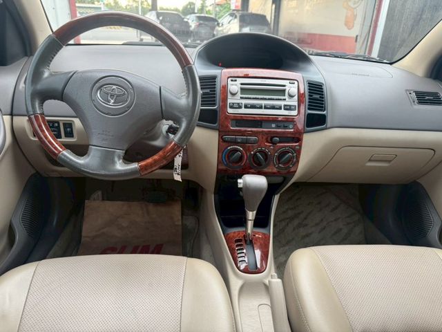 2011年VIOS外型簡約耐看，操控輕巧，省油耐用，維修便宜，妥善率高，代步通勤與新手駕駛的超值首選。  第14張相片