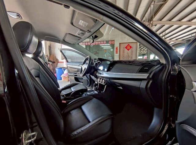 2014年FORTIS外型動感銳利，操控靈活，動力輸出穩定，內裝實用，安全配備齊全，適合年輕族群與日常通勤。  第12張相片