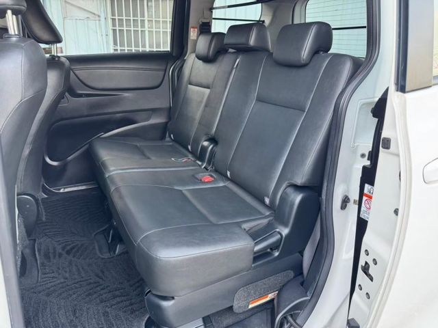 2018年SIENTA七人座空間彈性佳，雙側滑門便利進出，油耗省，安全配備齊全，適合小家庭與多人載客使用。  第11張相片