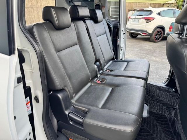 2018年SIENTA七人座空間彈性佳，雙側滑門便利進出，油耗省，安全配備齊全，適合小家庭與多人載客使用。  第12張相片