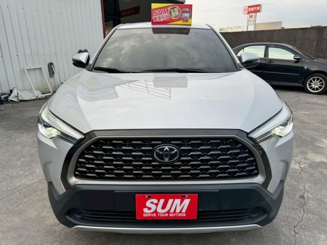 2020年TOYOTA Corolla Cross空間寬敞、油耗佳，配備7氣囊與TSS主動安全，外型時尚，是實用又安心的  第2張相片