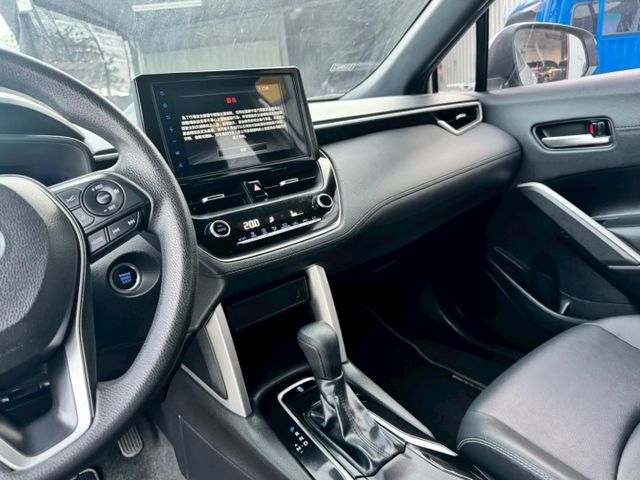 2020年TOYOTA Corolla Cross空間寬敞、油耗佳，配備7氣囊與TSS主動安全，外型時尚，是實用又安心的  第15張相片