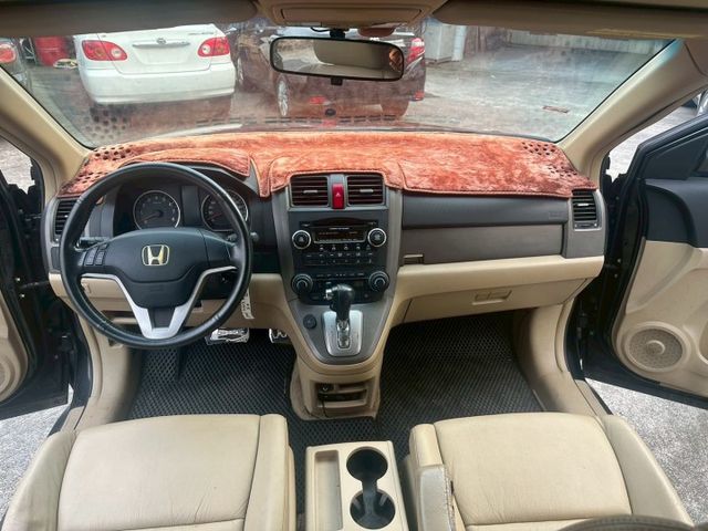 ✔️17吋鋁合金輪圈✔️電動天窗✔️投射式頭燈✔️鍍鉻水箱護罩✔️鍍鉻外門把手✔️單區恆溫空調系統  第10張相片