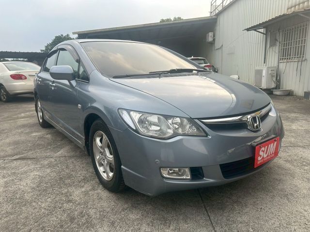 ✔️6只揚聲器  ✔️CD音響主機  ✔️前霧燈  ✔️16吋鋁圈 ✔️前座雙安全氣囊 ✔️前座雙扶手  第3張相片