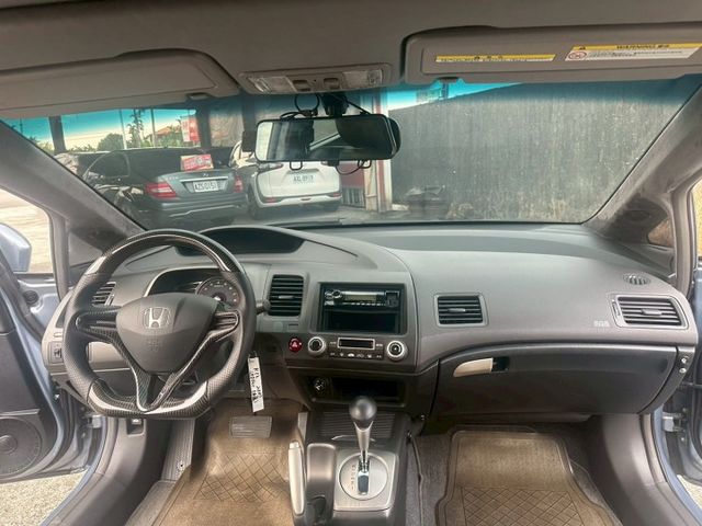 ✔️6只揚聲器  ✔️CD音響主機  ✔️前霧燈  ✔️16吋鋁圈 ✔️前座雙安全氣囊 ✔️前座雙扶手  第11張相片