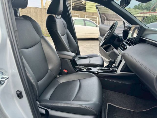 2020年TOYOTA Corolla Cross空間寬敞、油耗佳，配備7氣囊與TSS主動安全，外型時尚，是實用又安心的  第8張相片