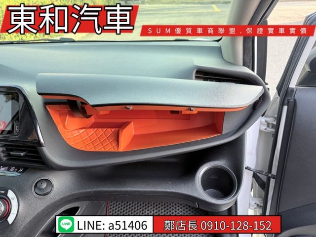 可全貸~旗艦版7人座~胎壓~I-KEY~盲點~雙電動滑門~6安~  第16張相片