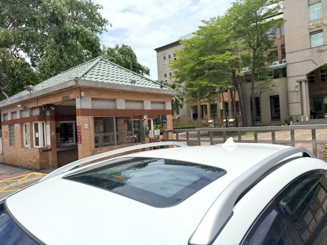 可全貸~15年ECO~天窗~里程保證~原版件~  第5張相片