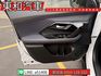 可全貸~勁酷版~免鑰匙摸門~車道偏移~循跡防滑~胎壓~CARPLAY  第9張縮圖
