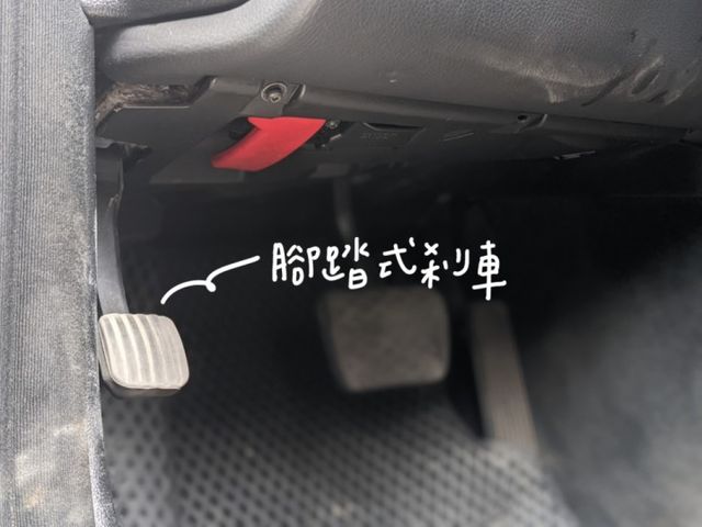 ✓里程跑少 車況良好 ✓復古車型 ✓天窗 ✓木質內飾板 質感升級 ✓足踏式煞車 不浪費空間  第13張相片