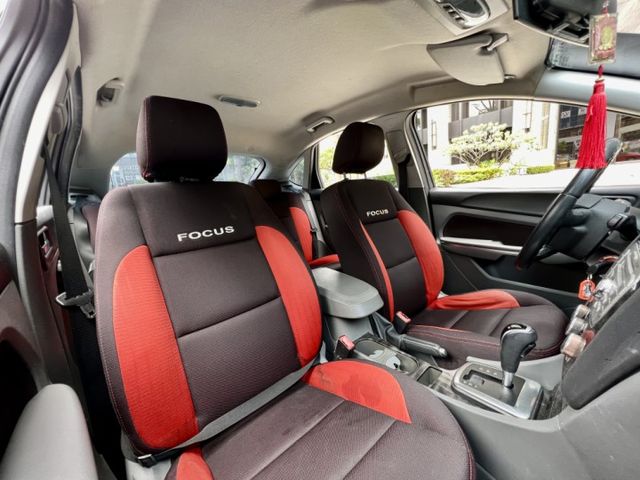 ✓五門掀背 ✓柴油車，省油省稅 ✓賽車椅 ✓動力十足  第10張相片