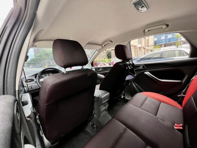 ✓五門掀背 ✓柴油車，省油省稅 ✓賽車椅 ✓動力十足  第12張相片