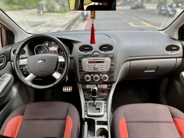 ✓五門掀背 ✓柴油車，省油省稅 ✓賽車椅 ✓動力十足  第13張相片