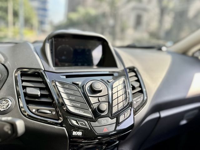✓頂級安全五門掀背 ✓被動安全配備滿，EBL緊急煞車警示、標配ESP電子車身動態穩定系統、HSA斜坡起步輔助 ✓六氣囊  第8張相片