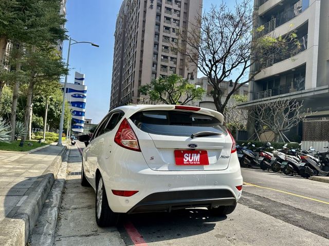 ✓頂級安全五門掀背 ✓被動安全配備滿，EBL緊急煞車警示、標配ESP電子車身動態穩定系統、HSA斜坡起步輔助 ✓六氣囊  第17張相片