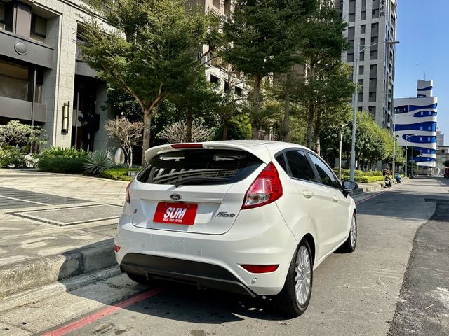 ✓頂級安全五門掀背 ✓被動安全配備滿，EBL緊急煞車警示、標配ESP電子車身動態穩定系統、HSA斜坡起步輔助 ✓六氣囊  第18張相片