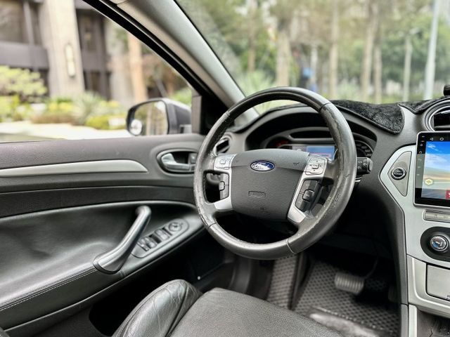 ✓渦輪旗艦款 ✓柴油車 省油省稅 ✓全新車機 結合空調系統 ✓導航＋天窗＋電動椅 ✓Push-Start  第5張相片