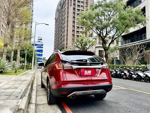✓旗艦休旅 ✓天窗 ikey 胎壓偵測器 環景顯示 頂級規格！✓超大後車廂收納空間  第15張相片