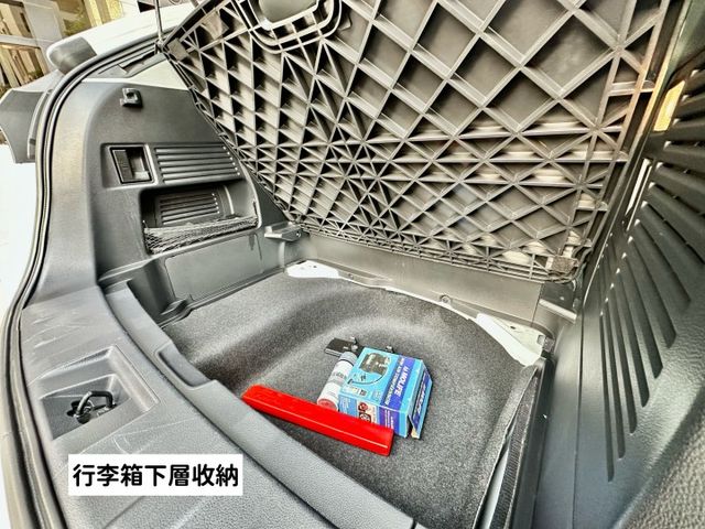 ✓1.8魅力型 ✓倒車環景影像＋6安全氣囊 ✓天窗 ✓ikey ✓電動尾門 ✓電子手煞車 ✓全車冰鑽隔熱紙  第16張相片