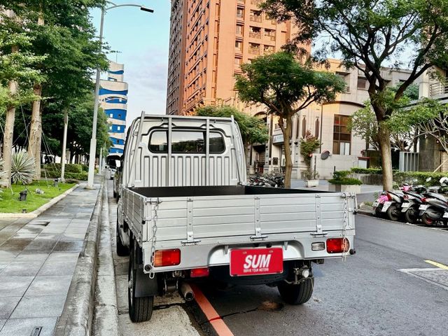 ✓框式木床 ✓剛換四條新胎 ✓1300cc稅金超省 ✓貨台長2.3米 寬1.4米  第11張相片
